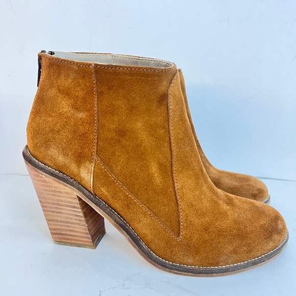 Surface to Air brown suede ankle boots - Picture 2 of 6